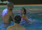 Produção libera piscina durante festa e brothers se divertem - Reprodução / TV Globo