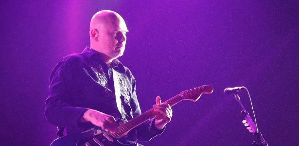 29.mar.2015 - Billy Corgan, do Smashing Pumpkins, durante show no Lollapalooza 2015, em São Paulo - Junior Lago/UOL
