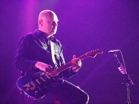 Billy Corgan Se Declara A Courtney Love Em Show Do Smashing Pumpkins 03 08 2018 Uol Entretenimento