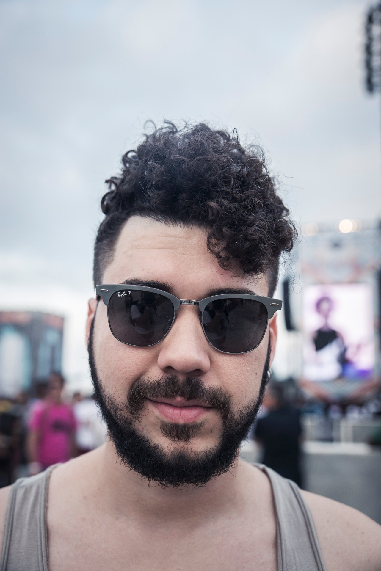 Barba, bigode e costeletas simplesmente funcionam, uma combinação que pode ser avistada nos rostos do pessoal que foi ao Lollapalooza Brasil 2015. - Rafael Roncato/UOL