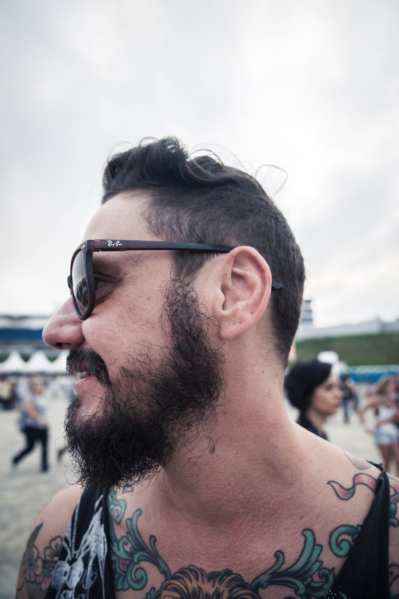 Barbas longas e volumosas puderam ser avistadas no meio da multidão que compareceu ao festival Lollapalooza Brasil 2015. - Rafael Roncato/UOL