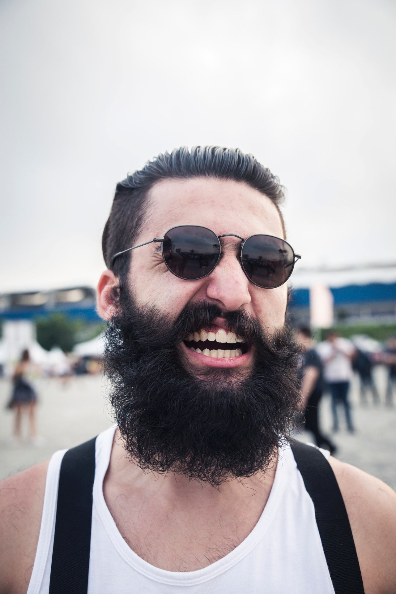 Barbas longas e volumosas puderam ser avistadas no meio da multidão que compareceu ao festival Lollapalooza Brasil 2015. - Rafael Roncato/UOL