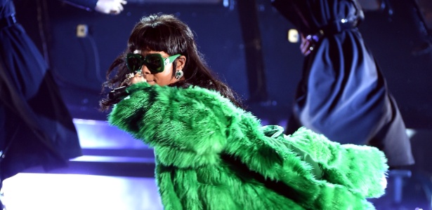 29.mar.2015 - Rihanna durante sua apresentação no IHeartRadio, em Los Angeles - Getty Images
