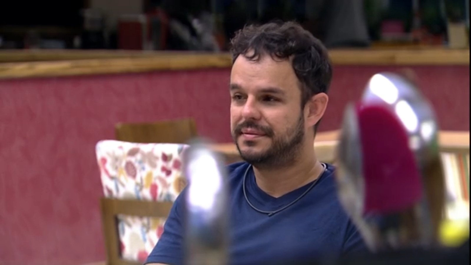 BBB15: Adrilles pergunta para bola de cristal se alguém irá indicá-lo ao  paredão - Notícias - Especial BBB15