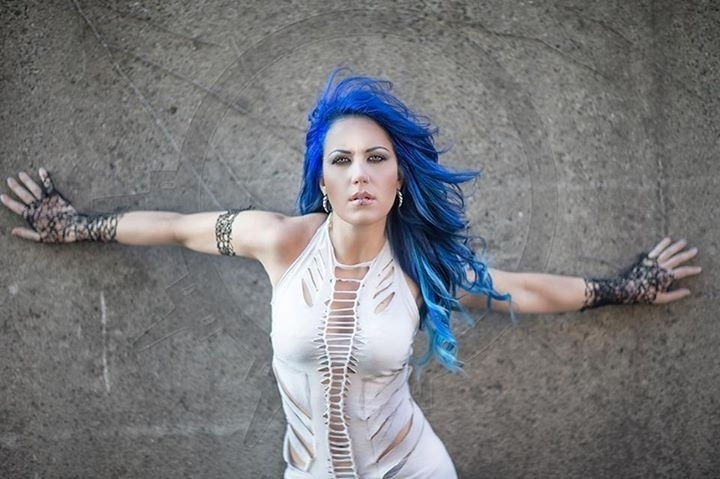 A canadense Alissa White-Glutz, vocalista da banda Arch Enemy - Divulgação