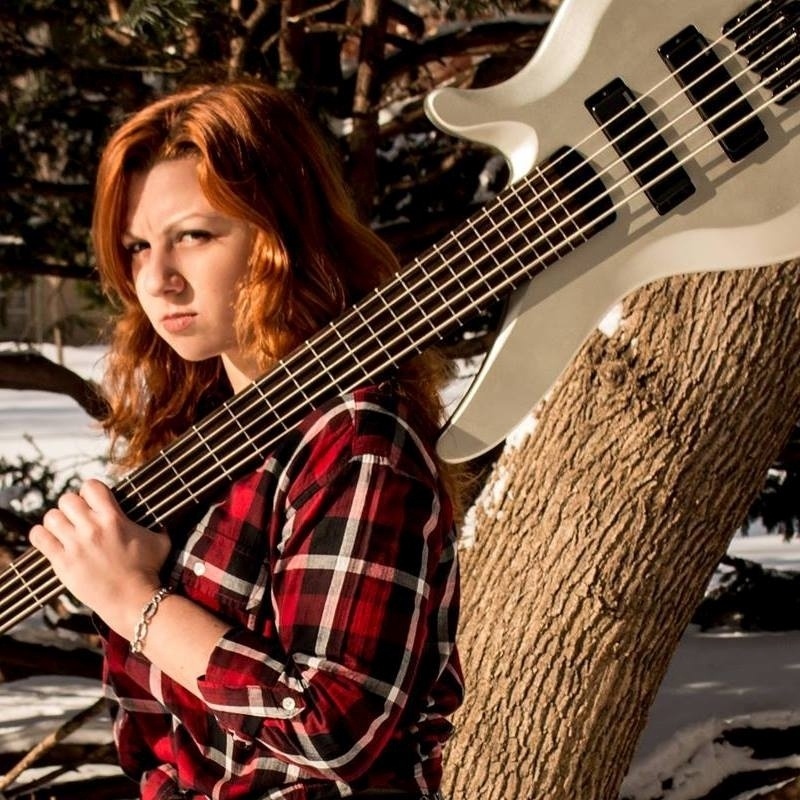 Cintia Ventania, baixista da banda brasileira Scatha - Divulgação