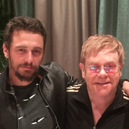 31.mar.2015 - James Franco se encontra com o cantor Elton John e publica foto com o cantor em sua rede social, na madrugada desta terça-feira