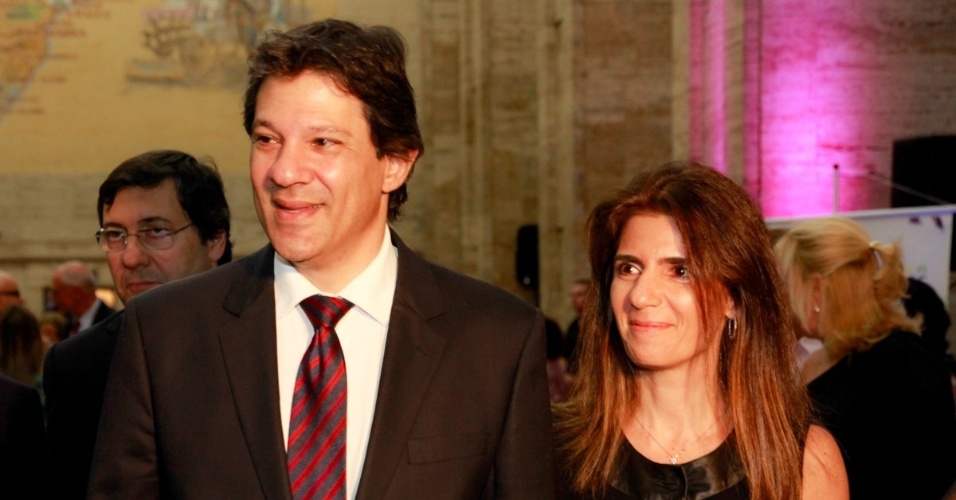 31.mar.2015 - O prefeito de São Paulo, Fernando Haddad, e a mulher, Ana Estela