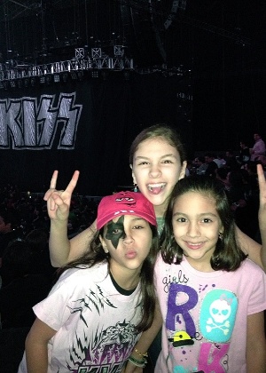 Meninas do The Warning vão a show do Kiss no México - Divulgação - Divulgação
