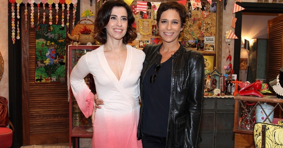 1.abr.2015- Fernanda Torres e Andréa Beltrão posam juntas no lançamento da nova temporada de "Tapas e Beijos" no Rio de Janeiro