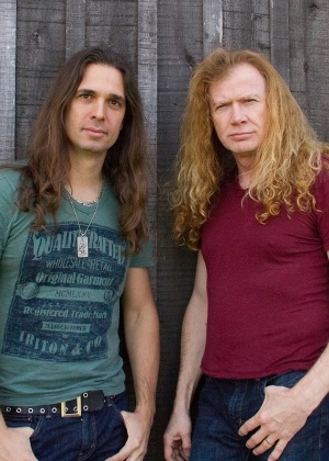 Megadeth publica foto de Kiko Loureiro ao lado de Dave Mustaine - Divulgação