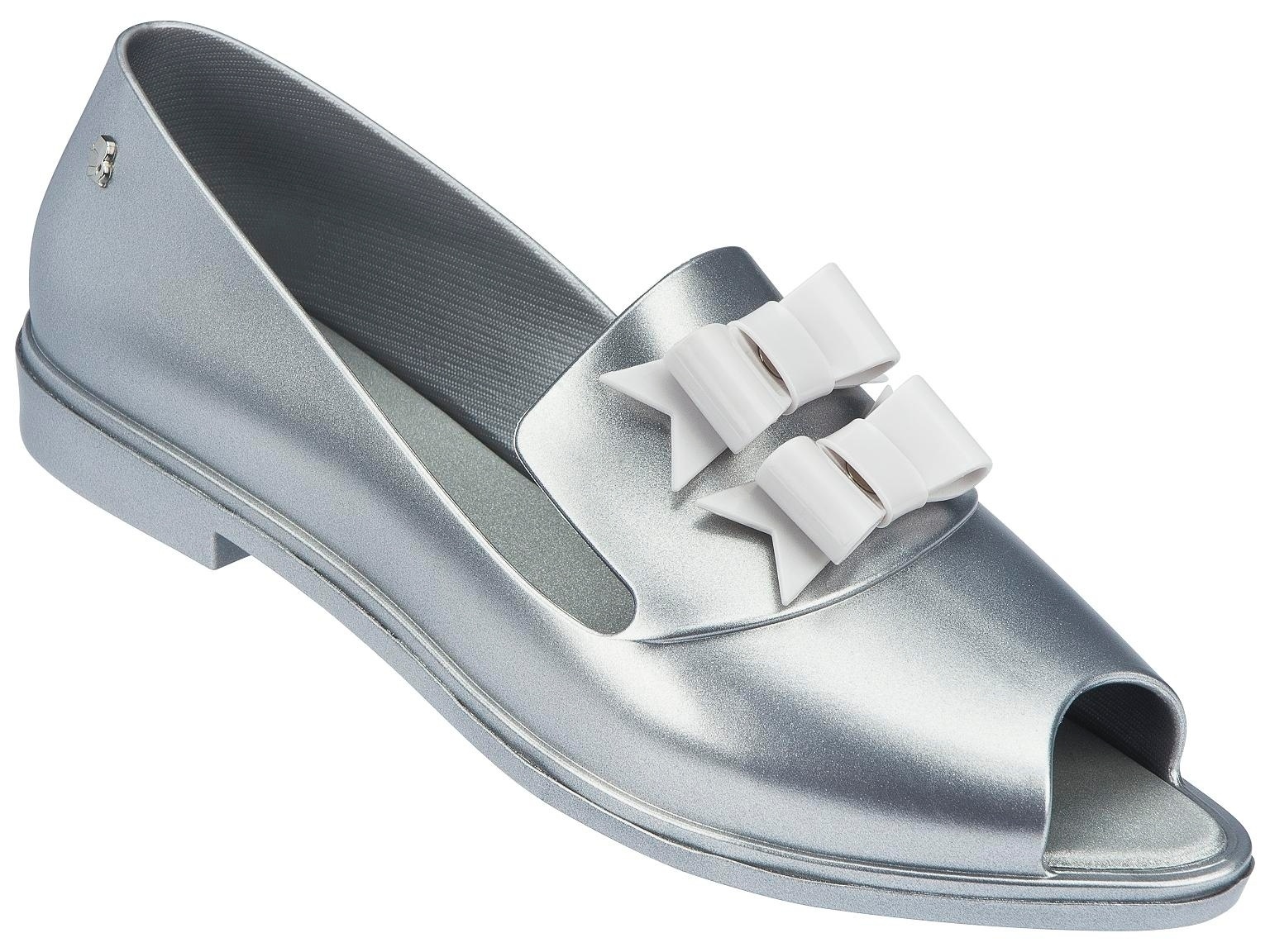 Melissa Brogue + Karl Lagerfeld (R$ 170,00) - Divulgação