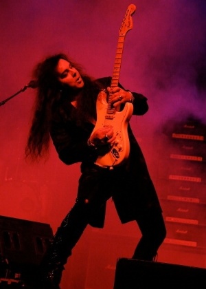 17.jun.2014 - Yngwie Malmsteen toca no evento Deuses da Guitarra ao lado de Gary Hoey e Bumblefoot em Englewood (EUA) - Mark Weiss/WireImage