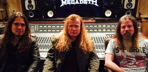 Kiko Loureiro, Dave Mustaine e Chris Adler no estúdio em Nashville - Reprodução/Facebook