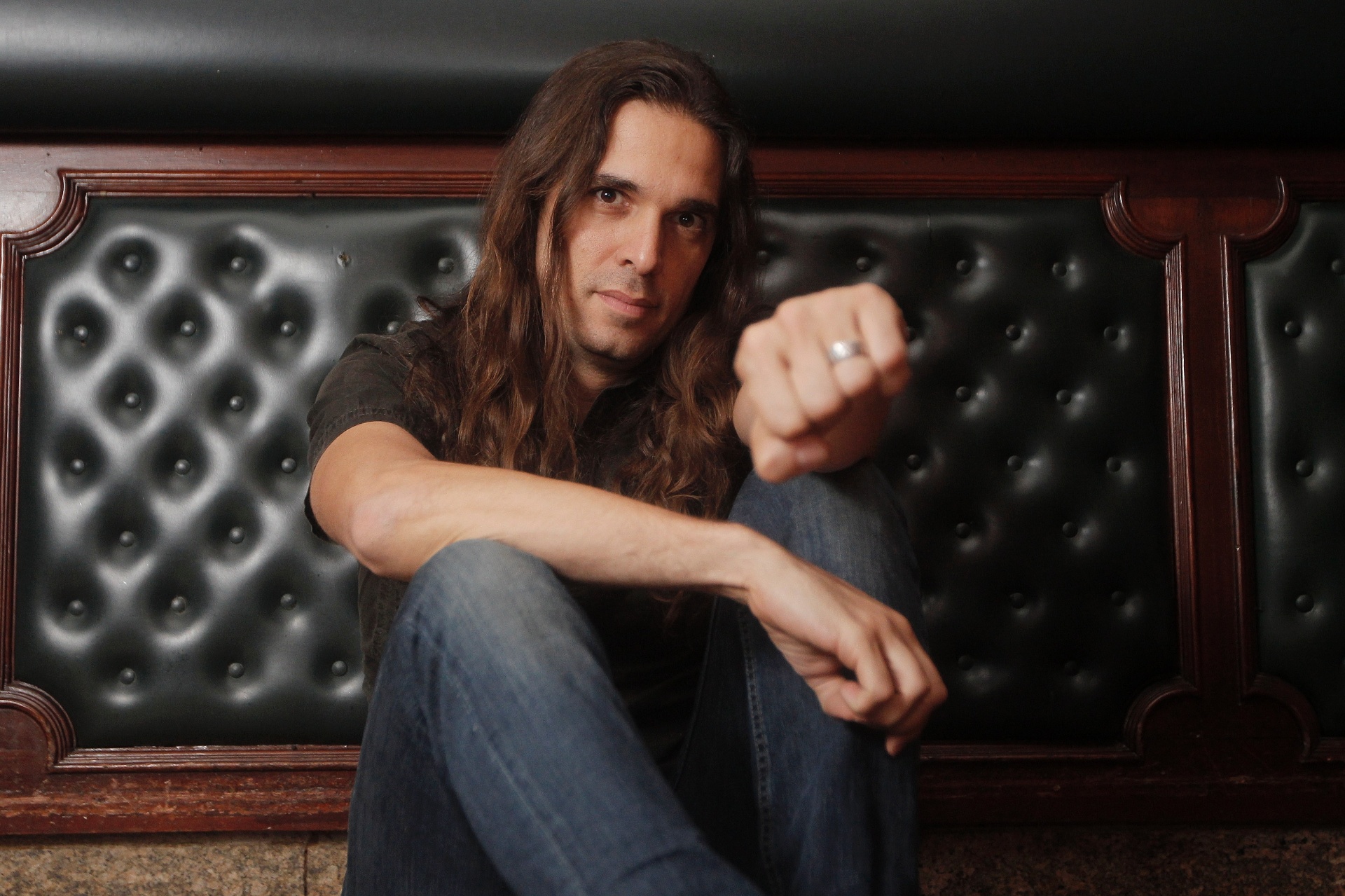 Pouco antes da entrevista ao UOL, falando da casa do vocalista Dave Mustaine, na Califórnia, Kiko havia acabado de receber "aulas" de guitarra do músico, que passou a ele os riffs e "macetes" das novas composições - Reinaldo Canato/UOL