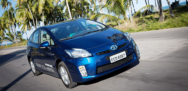 Ainda importado do Japão, Prius tem valor elevado: R$ 114.350 - Divulgação