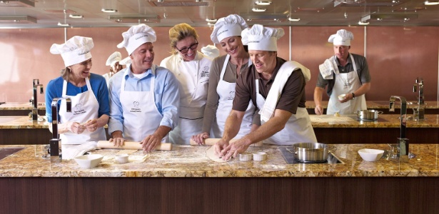 As aulas de culinária são realizadas em alto-mar - Divulgação/Oceania