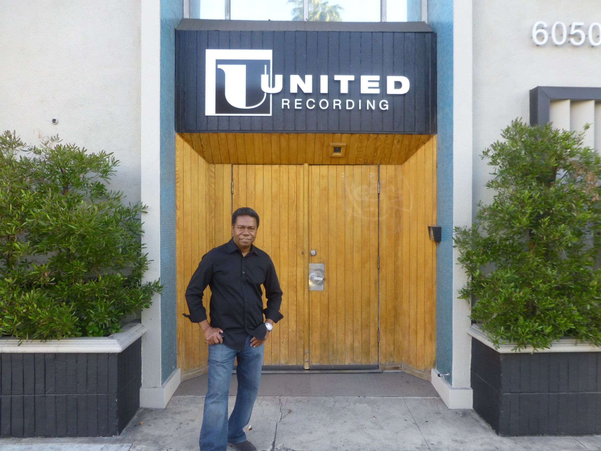 O percussionista brasileiro Paulinho da Costa em um estúdio de Los Angeles - Acervo Pessoal