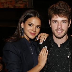 Bruna Marquezine, Maurício Destri e Maria Casadevall posam no lançamento de "I Love Paraisópolis", no Rio de Janeiro