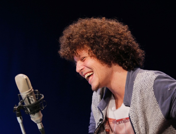 9.abr.2015 - Francisco Ribeiro Eller, o Chicão da música "1º de Julho", participa da gravação do programa Lado Bi, no estúdio da TV UOL.