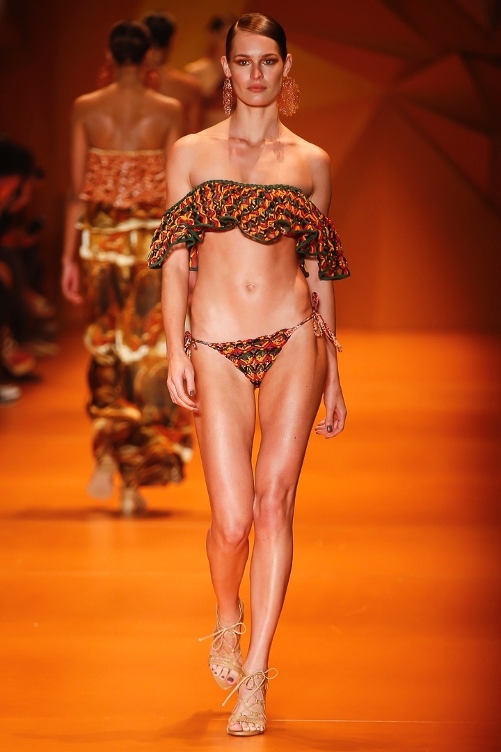 14.abr.2015 - Maiôs e Biquínis - Água de Coco - SPFW Verão 2016 - Alexandre Schneider/UOL