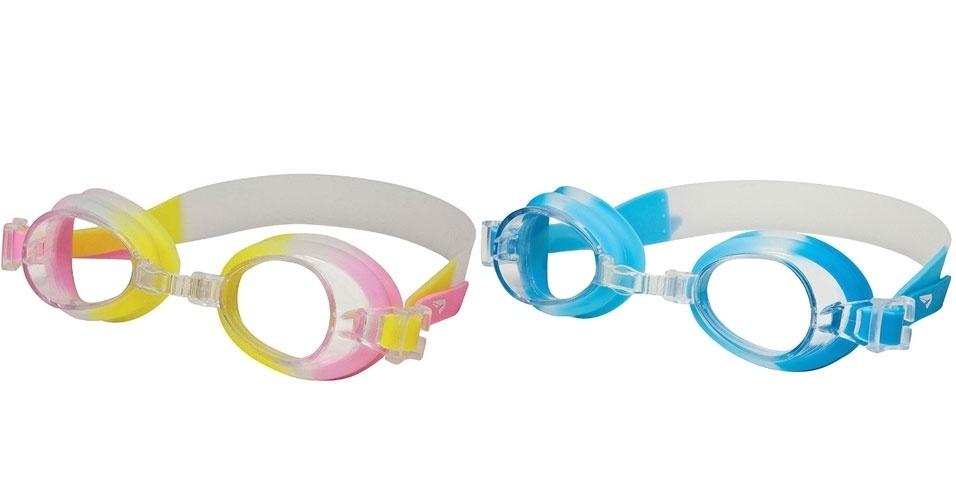 álbum com acessórios de natação | Óculos com narizeira ajustável, tiras de silicone, lentes com tecnologia antiembaçante e proteção UV, da Rainha (www.rainha.com.br). R$ 24,99 (cada). Disponível para crianças em tamanho único. Preço e disponibilidade pesquisados em abril de 2015. Sujeitos a alterações - Divulgação