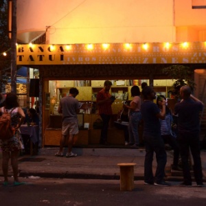 Banca Tatuí, localizada na Rua Barão de Tatuí, 275 - Vila Buarque, concentra os títulos da Lote 42 e de mais cerca de 30 editoras. Os títulos próprios da Lote 42 custam entre R$ 29,90 e R$ 49,90, e estão à venda também pela internet. Mais informações, em http://www.lote42.com.br/#catalogo - George Leoni - George Leoni