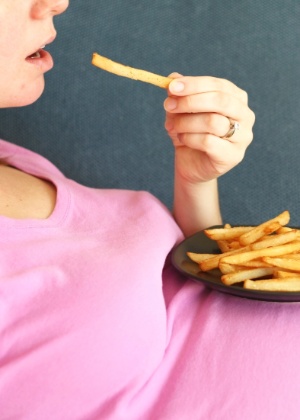 Preferência por alimentos calóricos é resultado de alteração no sistema de recompensa do cérebro - Getty Images