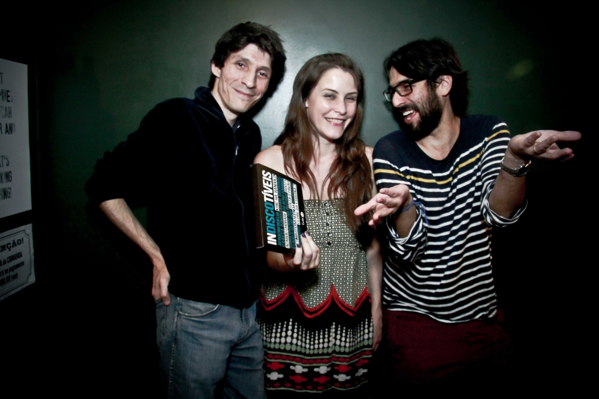 O trio de sócios-fundadores da Lote 42 (da esq. para dir.): Thiago Blumenthal, formado em Letras e com experiência em jornalismo; e os jornalistas Cecilia Arbolave, que nasceu em Buenos Aires e vive em São Paulo há sete anos, e João Varella, que também é repórter da revista "IstoÉ Dinheiro". Cecilia e João são casados desde 2013 e estão juntos há quase uma década - Daia Oliver