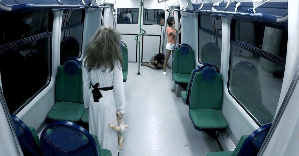 Após a pegadinha dos Zumbis no Metrô, SBT filmar uma nova com a Menina Fantasma que será exibida no próximo domingo (19) no "Programa Silvio Santos"