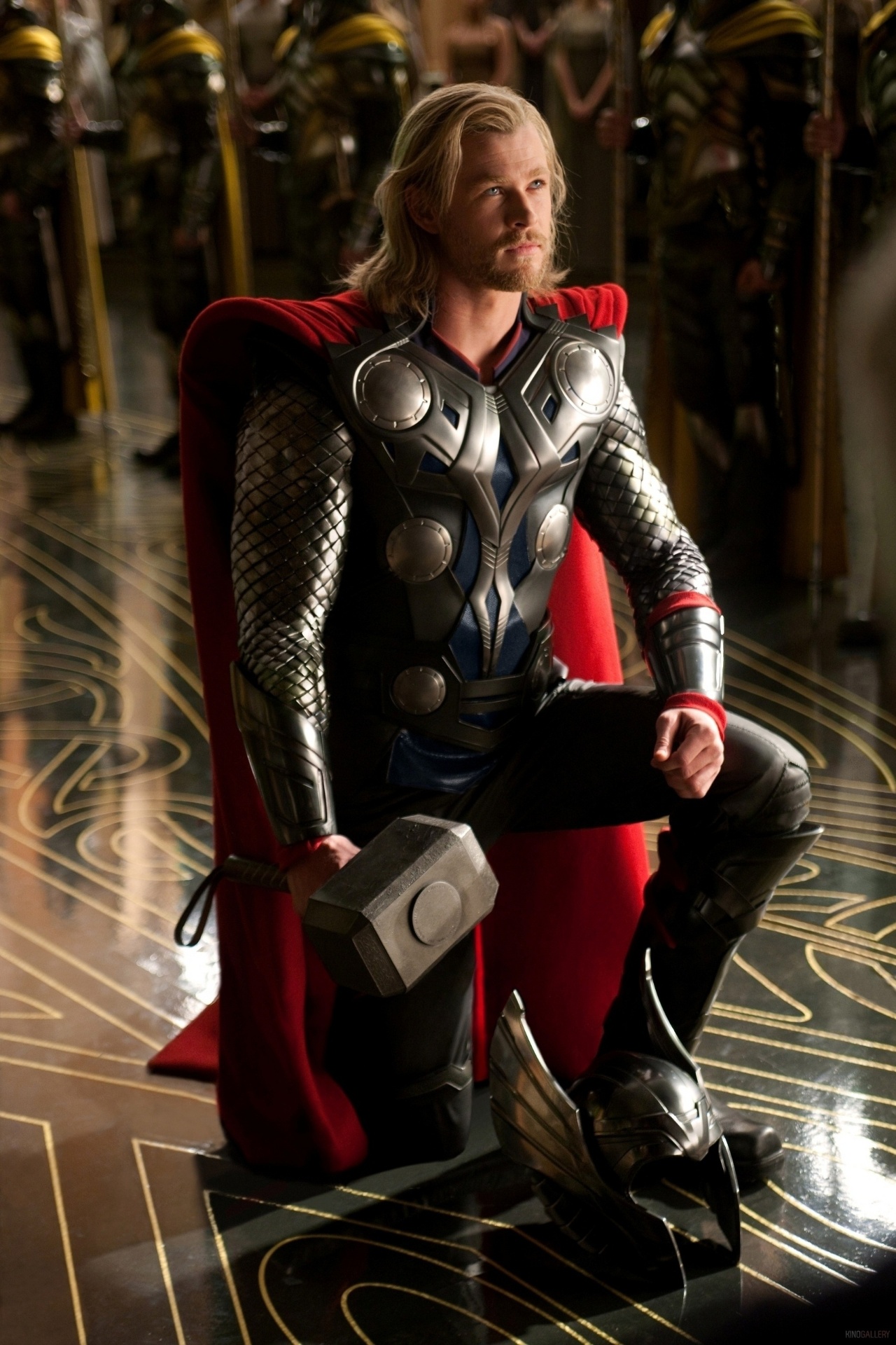Arrogante e impulsivo, o Deus do Trovão visitou a Terra pela primeira vez em "Thor" (2011), aprendeu uma lição de humildade, apaixonou-se (por Jane Foster, interpretada por Natalie Portman), perdeu e recuperou seus poderes. Para o fã dos quadrinhos, porém, ficou pouco ele só usar o capacete com as asas por meros segundos... - Divulgação