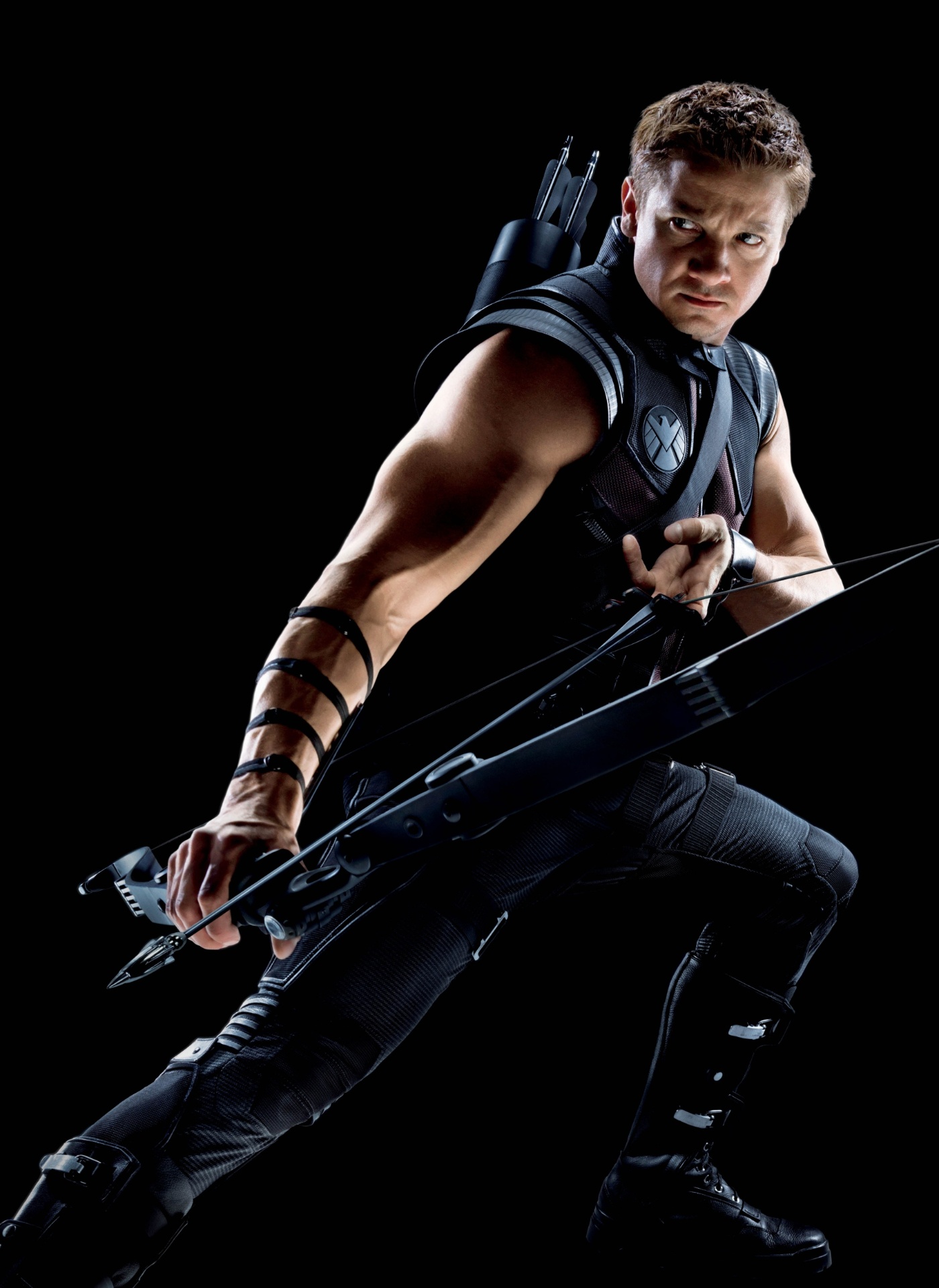 Clint Barton é um agente da S.H.I.E.L.D. e surgiu em cena rapidamente pela primeira vez em "Thor" (2011) como parte da equipe que respondeu à invasão do Deus do Trovão em uma base da organização. Seu papel foi ampliado em "Vingadores" (2012), quando Loki passa a controlar sua mente e o torna um aliado involuntário. Livre do domínio do asgardiano, ele une-se aos outros heróis para combater a invasão alienígena a Nova York. - Divulgação