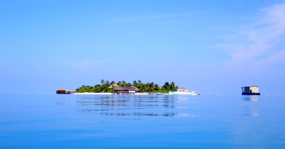 Ilhas paradisíacas cercadas por águas translúcidas do Oceano Índico e com hotéis extremamente luxuosos. Esses são apenas alguns dos atrativos da República das Maldivas, arquipélago com sua capital, Malé, situada a cerca de 600 quilômetros da costa da Índia