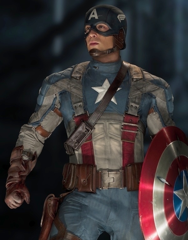 Impedido por seu físico debilitado em combater ao lado dos aliados na Segunda Guerra Mundial, Steve Rogers aceita participar de uma experiência que fará dele o primeiro supersoldado. - Divulgação