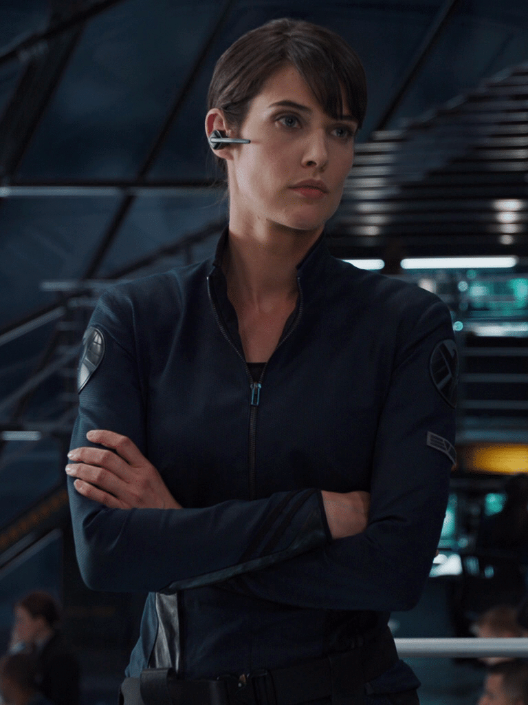 Maria Hill mostra ser o braço direito de Nick Fury logo no começo de "Os Vingadores" (2012), quando ela tenta impedir, sem sucesso, a fuga de Loki e a destruição de uma base da S.H.I.E.L.D. - Divulgação