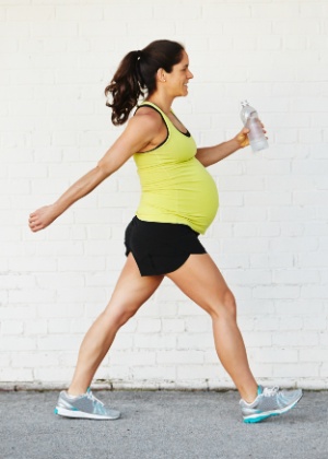 Cientistas destacam que os exercícios físicos afetam o metabolismo da gestante - Getty Images
