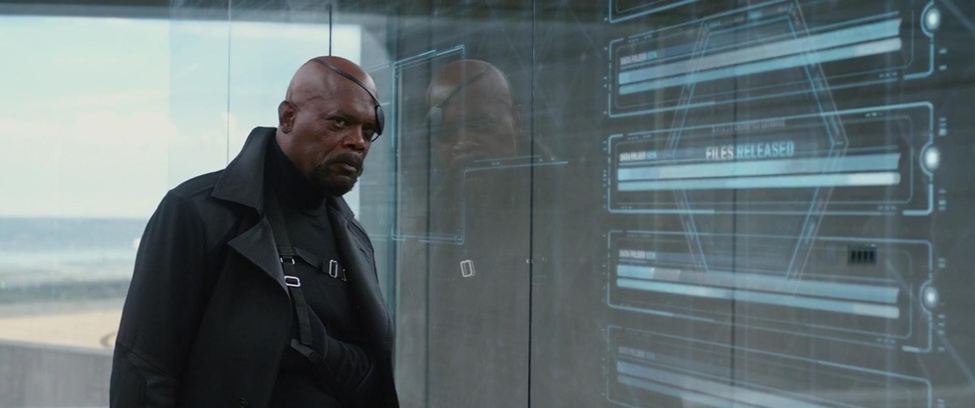 Nick Fury, porém, é obrigado a confrontar segredos que nem ele tinha ciência quando, em "Capitão América: O Soldado Invernal" (2014), é provado que a S.H.I.E.L.D. foi infestada por agentes da HYDRA, organização reminiscente do Nazismo, desde sua concepção. Fury é obrigado a fingir sua morte, enganar seus amigos e, depois de o Capitão América desmantelar a agência, partir para a Europa em busca de mais respostas sobre as reais atividades da HYDRA. - Divulgação