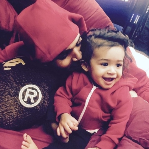16.abr.2015 - Chris Brown assume paternidade de filha de nove meses