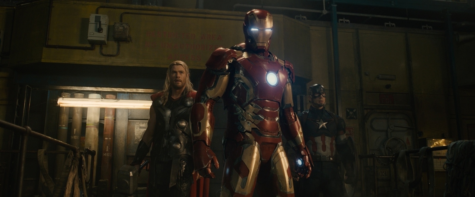 Com o fim da S.H.I.E.L.D., agora é Tony Stark quem financia a equipe de heróis. Em "Vingadores: Era de Ultron" (2015), ele continua obcecado em proteger o mundo, mesmo que para isso tenha de tomar medidas que o coloquem de encontro com seus companheiros. O Homem de Ferro também tem uma medida para conter o Hulk se for necessário: uma armadura especial apelidada... Veronica. - Divulgação