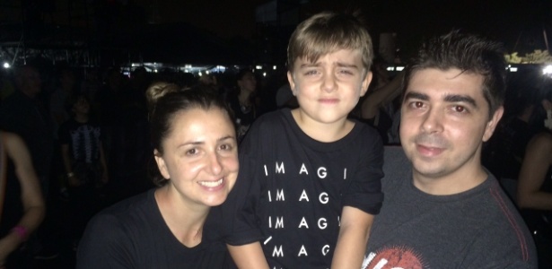 18.abr.2015 - Nicolas Mar, de 6 anos, estava usando a camisa da banda Imagine Dragons e foi ao show acompanhado do padrinho Dion Mar, 32, e da mãe Brunella Mar, 34 - Felipe Branco Cruz/UOL - Felipe Branco Cruz/UOL