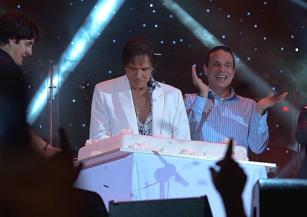 Turnê dos 55 anos de carreira de Roberto Carlos estreia em Portugal com show lotado 15/05/2015 Turnê dos 55 anos de carreira de Roberto Carlos estreia em Portugal com show lotado 15/05/2015