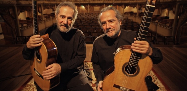 Assad, um violonista clássico da escola de Andrés Segóvia, cresceu ao lado de seu irmão Odair no Brasil dos anos 1960 e 1970 - Divulgação