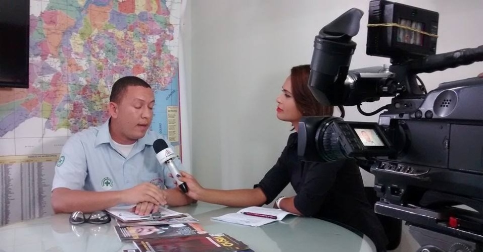 Claudia Meneses em uma das suas entrevistas para o Canal Assembleia de Salvador, na Bahia