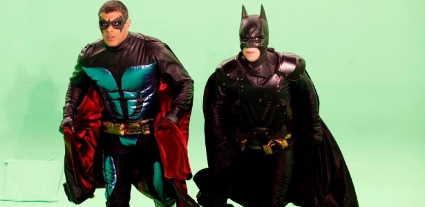 Alexandre Frota e Tuca Graça como Robin e Batman no "A Praça É Nossa"