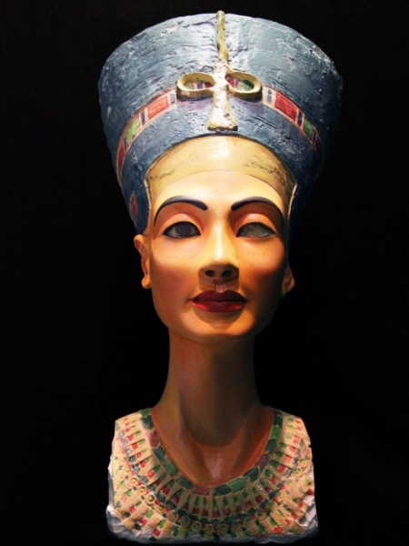 Réplica do busto da Rainha Nefertiti, de cerca de 1.330 a.C - Divulgação