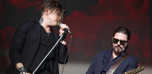 25.04.2015 - Com os seus looks diferentes, os californianos do Rival Sons embalaram roqueiros na Arena Anhembi, onde acontece o festival Monsters of Rock. Com dois dias de apresentações, a line-up conta com grandes nome como Judas Priest, Ozzy Osbourne e Kiss. - Junior Lago/UOL - Junior Lago/UOL
