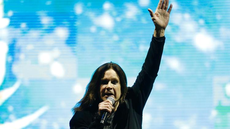 25.abr.2015 - O cantor Ozzy Osbourne foi o último a se apresentar no primeiro dia do Monsters of Rock, em São Paulo. Ele abriu o show com a música "Bark at the Moon" - Junior Lago/UOL - Junior Lago/UOL