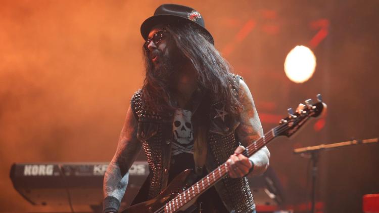 25.abr.2015 - O cantor Ozzy Osbourne foi o último a se apresentar no primeiro dia do Monsters of Rock, em São Paulo. Ele abriu o show com a música "Bark at the Moon" - Junior Lago/UOL - Junior Lago/UOL