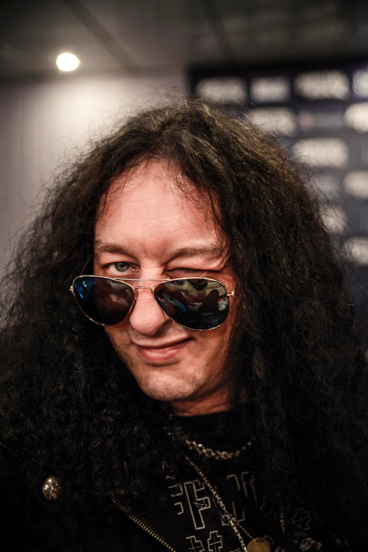 25.abr.2015 - O guitarrista Alexander Beyrodt após conceder entrevista ao UOL na Arena Anhembi após show no Monsters of Rock, em São Paulo - Rafael Roncato/UOL