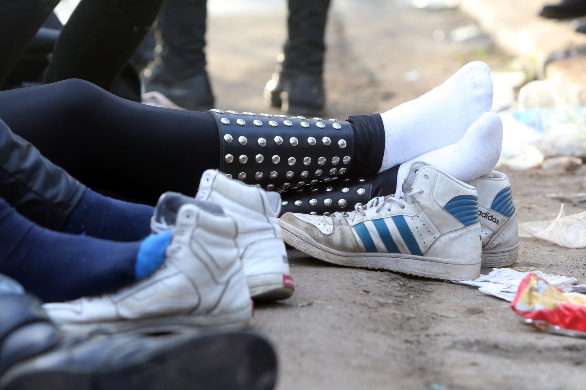 26.abr.2015 - Fãs aguardam abertura dos portões do Anhembi, no 2º dia de festival Monster of Rock - Ricardo Matsukawa / UOL
